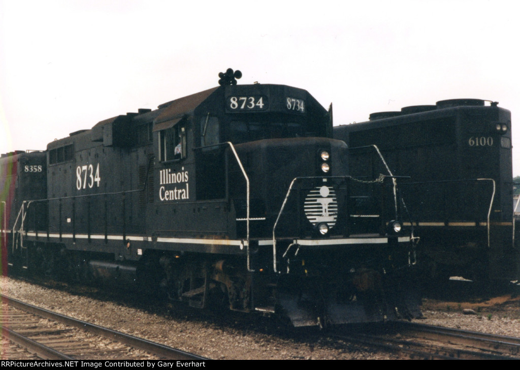 IC GP11 #8734 - Illinois Central